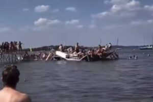 突然、湖の桟橋が崩落、60人以上の学生が負傷【アメリカ】