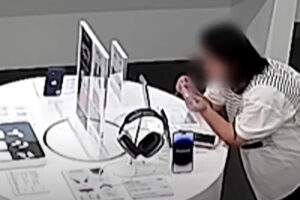 iPhoneが欲しかった女性、店頭見本の盗難防止ケーブルを食いちぎって盗む