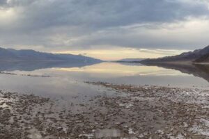 カリフォルニア州の「デス・バレー」に巨大な湖が誕生、極めて珍しい現象