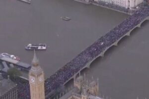 ロンドンで過去最大規模のデモ、イスラエルに停戦を求め50万人が行進