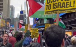 NYで親パレスチナと親イスラエルのデモが発生、参加者が衝突