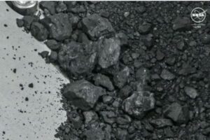 NASAが小惑星「ベンヌ」のサンプルを公開、生命の構成要素を発見か？