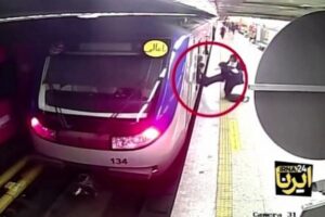 イランでヒジャブを巡り、再び16歳の女性が死亡、警察が関与か