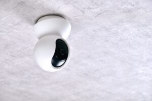 女子トイレに監視カメラを設置、ロシアの学校に非難が集まる