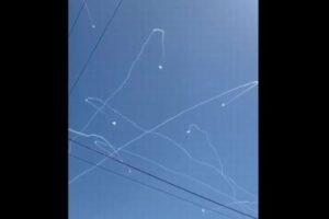 イスラエルが戦争状態を宣言、「ハマス」が2000発のロケット弾を発射【複数動画】