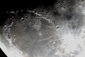 月は以前考えられていたよりも、4000万年も古い可能性