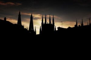 【スペイン】カトリックの聖職者から、性的虐待を受けた子供が20万人以上