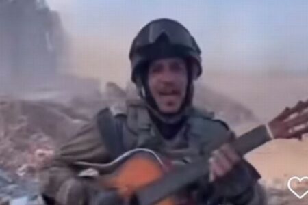 「音楽と思い出まで奪うのか」イスラエル兵が瓦礫から拾い上げたのは、亡き父のギター