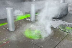 『ゴーストバスターズ』のスライム？NYのマンホールから緑色の液体【動画】