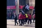 ネオ・ナチが街を行進、カギ十字の旗を掲げる【アメリカ】
