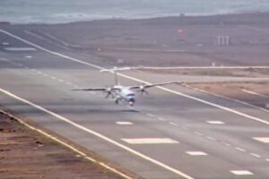 着陸時に旅客機が大きくバウンド、スペインで撮影された映像が恐ろしい