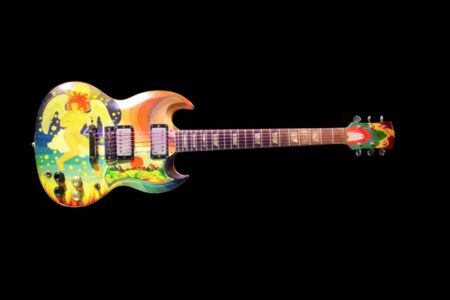 エリック・クラプトンのギターが1億9千万円で落札