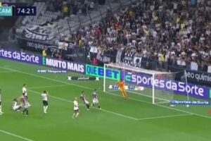 ゴールキーパーがあえてボールを避けた！ブラジルの試合で機転を利かせたプレー