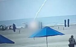 コロンビアのビーチで落雷、女性が稲妻に打たれる瞬間を撮影
