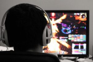 5日連続、徹夜でゲームのライブ配信を行っていた学生が死亡【中国】