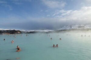アイスランドの「ブルーラグーン」、火山噴火の恐れがあるとして一時閉鎖へ