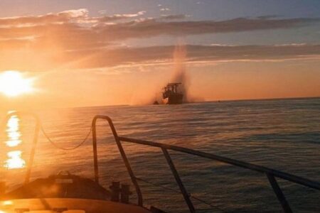 ウクライナ沖で、民間の貨物船がロシア軍の機雷に接触、船尾で爆発
