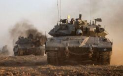 イスラエル軍の戦車がガザ南部の町に侵入、逃げる人々にまで発砲か？