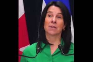 突然、カナダの市長が会見中に倒れる、ショッキングな様子をTVで放送