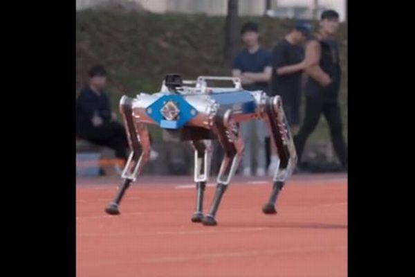 異様に速いロボット犬、100m走でギネス世界記録を達成