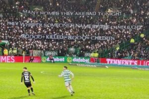 サッカーの試合で親パレスチナの横断幕、イスラエル関連のボイコットも呼びかけ