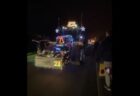 100台のトラクター、クリスマスのイルミネーションで飾られて行進【イギリス】