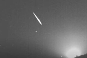 ふたご座流星群が落下して爆発？プエルトリコで珍しい偶然を撮影