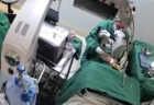 手術中の患者を殴る中国の医師、映像流出で物議に