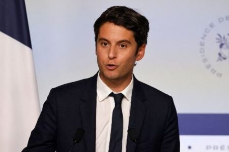 フランスで最年少、34歳の首相が誕生、同性愛者であると告白