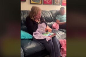 祖母が約50年前に書き上げた児童書の原稿、孫が本にしてプレゼント