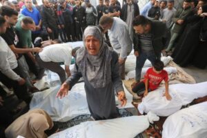 イスラエル軍がガザ南部で攻撃を強化、ラファでは空爆で多数の子供が死亡