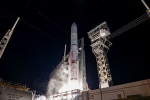 初の商業月面着陸を目指す宇宙船、重大な燃料漏れでピンチ