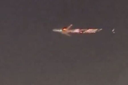 「ボーイング747-8」にエンジン火災、炎を上げながら飛行する動画が恐ろしい