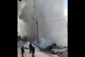 ロシアの都市で温水パイプが破裂、氷点下の中、多くの家で暖房が使えない事態に