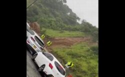 高速道路で土砂崩れが発生、車が飲み込まれ23人が死亡【コロンビア】