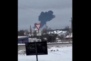 ロシア軍の輸送機が墜落、ウクライナ人捕虜を乗せていた可能性