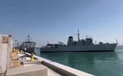 バーレーンの港で、イギリス海軍の軍艦2隻が衝突【動画】