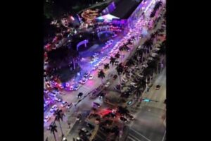 元旦の夜に無数のパトカーが終結、宇宙人がいるとの陰謀論も浮上【アメリカ】