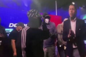 エクアドルのテレビ局を武装集団が占拠、生放送中にキャスターらを脅す