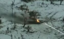 ウクライナ軍の「M2ブラッドレー」が、ロシア軍の戦車「T-90M」をボコボコにして破壊【動画】