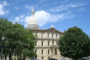 全米の9つの州議会に対し爆破予告、避難命令が発せられる