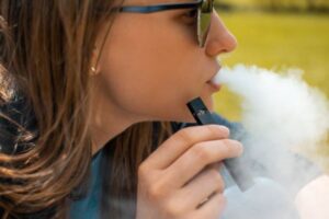 英で使い捨ての「VAPE」が禁止へ、若者の使用を抑制