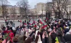 ロシアで兵士を帰国させるよう妻らが抗議デモ、数十人が拘束される