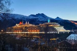 豪華客船「クイーン・ビクトリア」で139人が体調不良、嘔吐や下痢で苦しむ