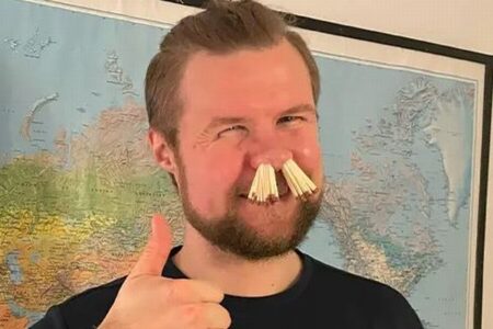 デンマークの男性、鼻の穴に68本のマッチを詰め込み、ギネス世界記録