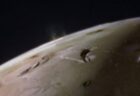 探査機「ジュノー」が衛星「イオ」に接近、火山活動を捉えることに成功