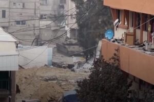 イスラエル軍がガザ地区南部の「ナセル病院」を襲撃、多くの人々を監禁