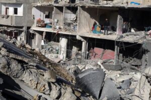イスラエル軍がガザ地区中部を攻撃、40人が死亡、100人以上が負傷