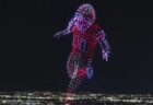 「スーパーボウル」をテーマにしたドローン・ショー、ラスベガス上空で披露