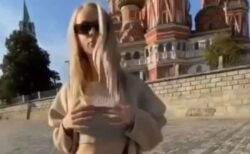 モスクワの赤の広場で女性が胸を出して撮影、ロシア当局が指名手配